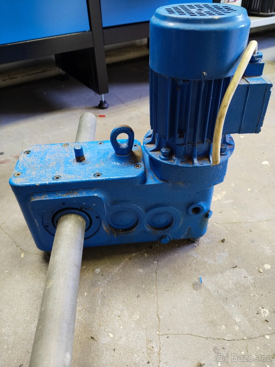 Elektromotor s převodovkou - 5
