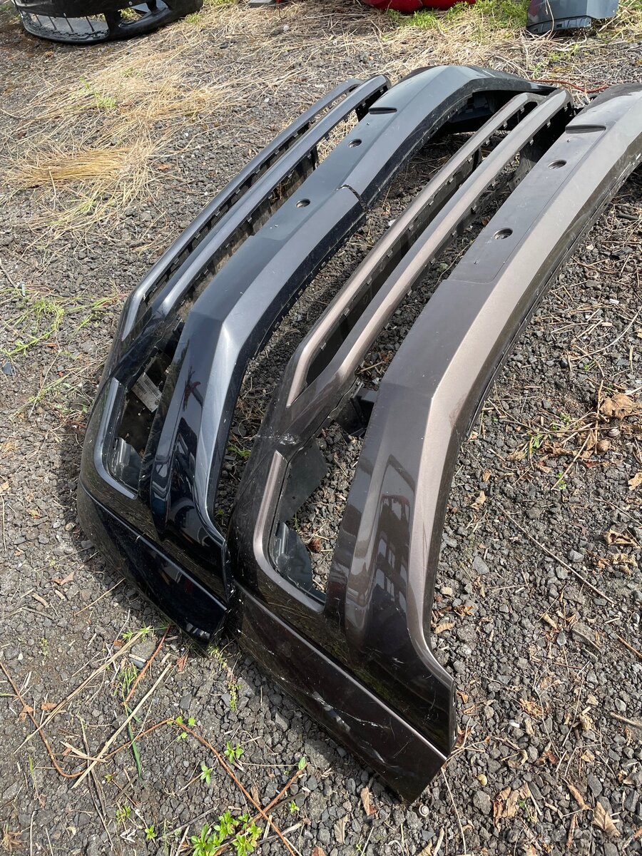 Volkswagen Amarok nárazník přední