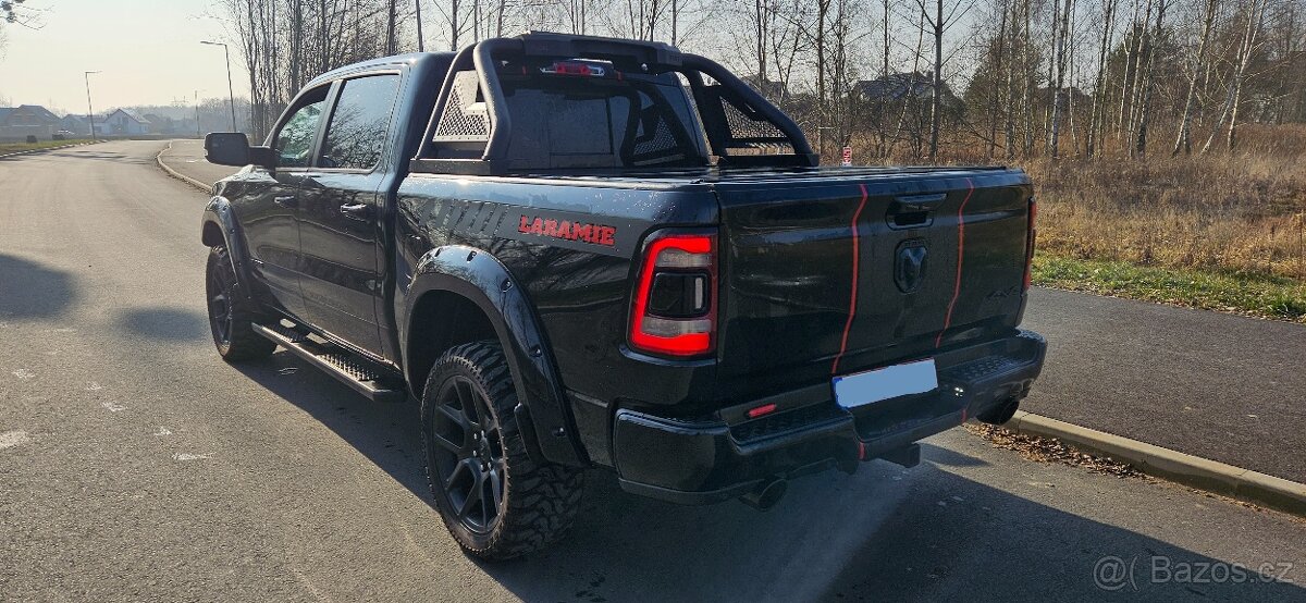 DODGE RAM 1500 5.7 HEMI 4X4 401PS LARAMIE