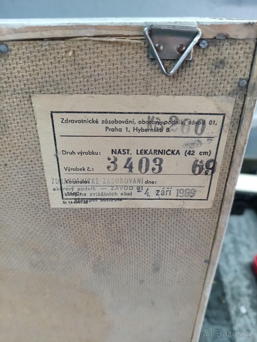 Stará lékárnička na zeď, lékárna - 5