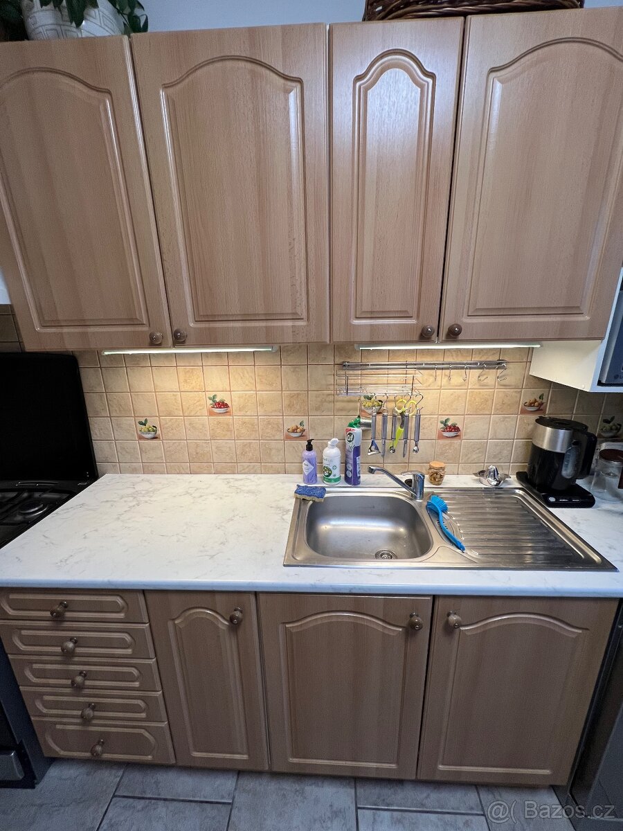 Kuchyňska linka, dřez, baterie. - 5