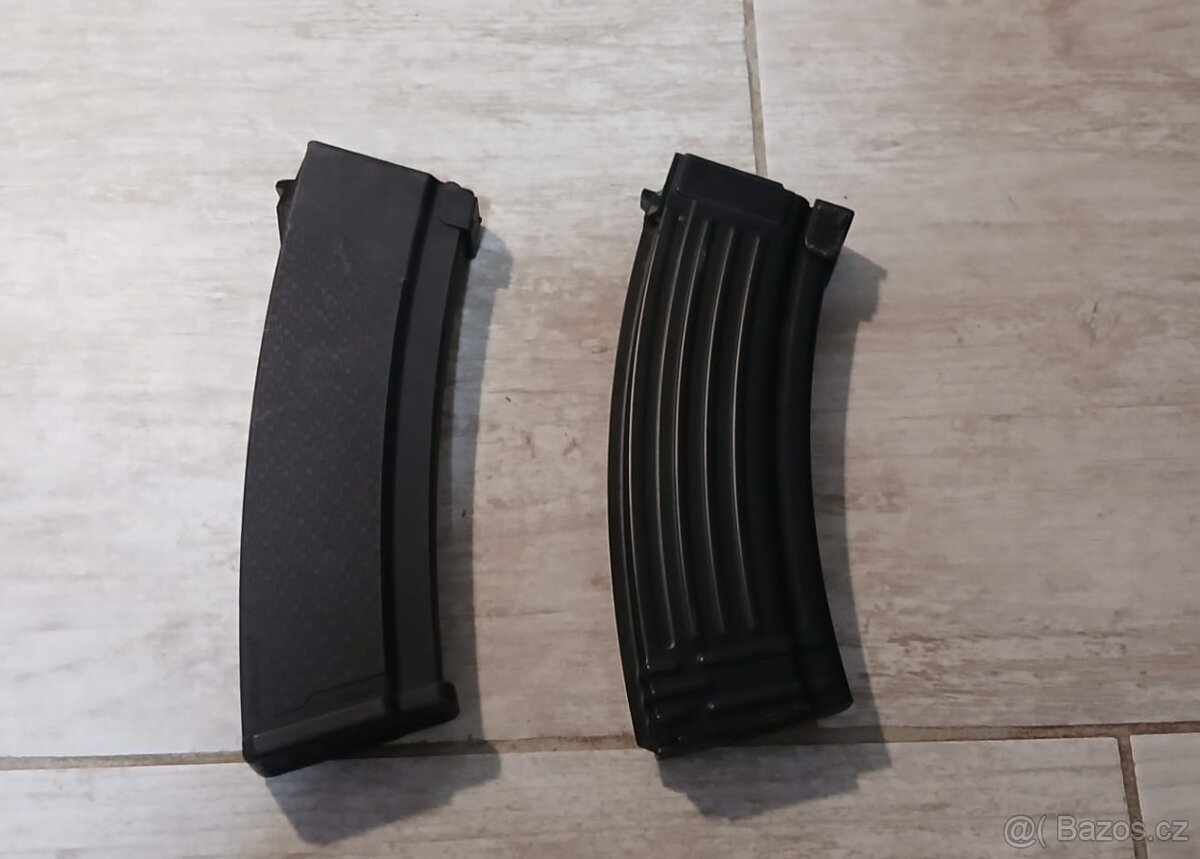 Přebytek airsoft věcí zásobníky, nabíječky - 5