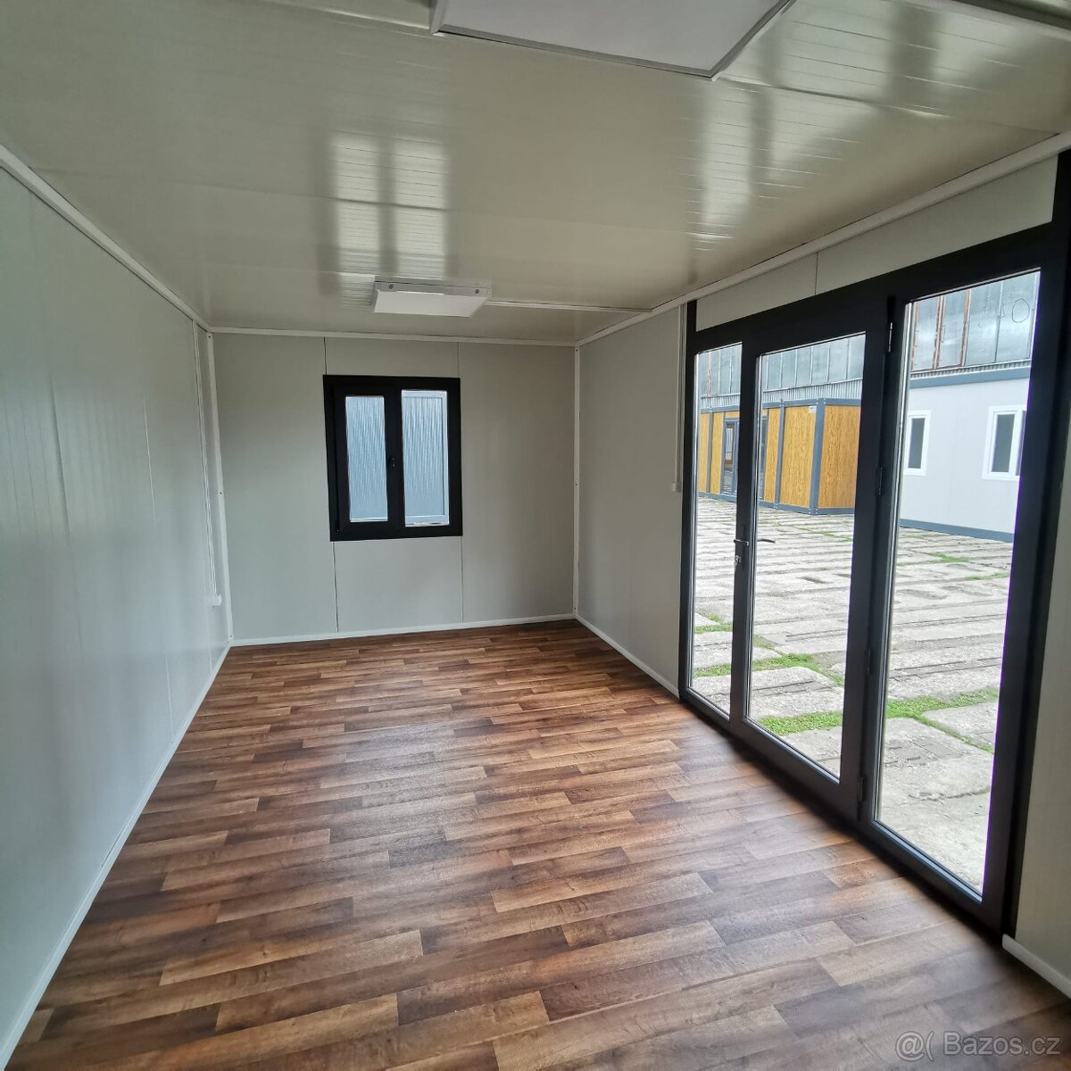 Obytný kontejner o rozměru 3x6m s francouz. dveřmi - 5