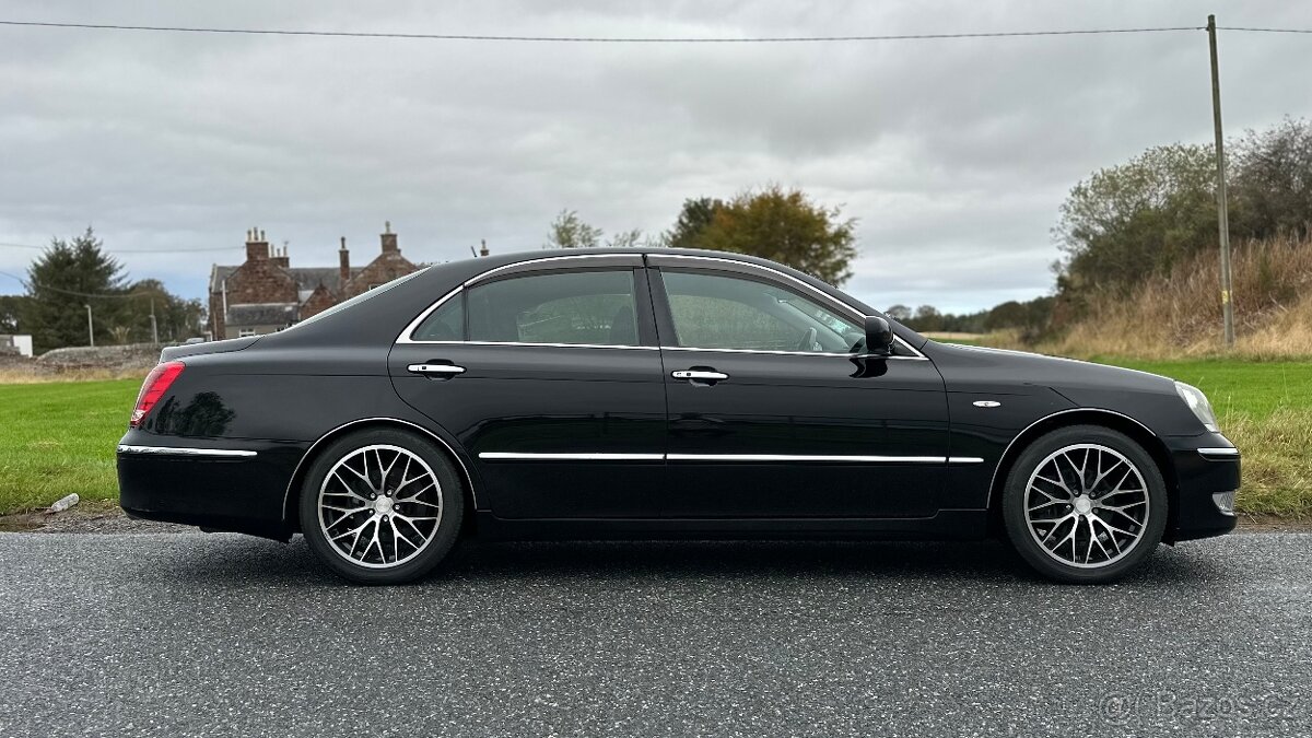 Toyota Crown Majesta V8 - 5