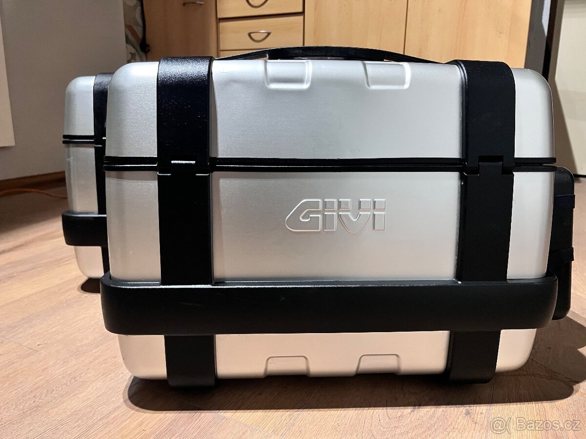 2x boční kufr GIVI TREKKER 46 litru + Kanystr - 5
