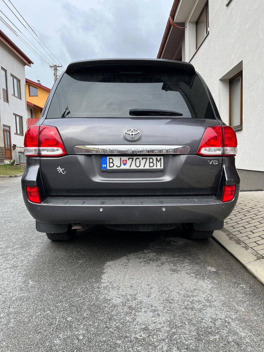 TOYOTA LAND CRUISER 200 - 5