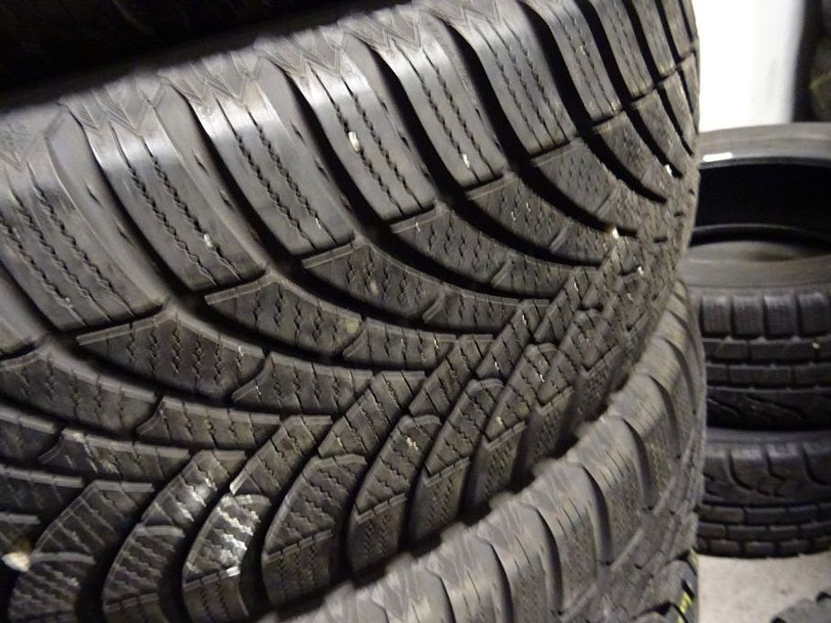 Zimní pneumatiky Semperit, 205/60/16, 8 mm. 4 kusy - 5