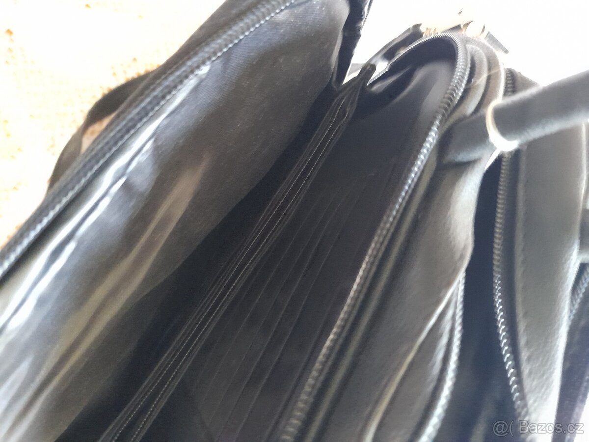 malá černá kabelka - 5