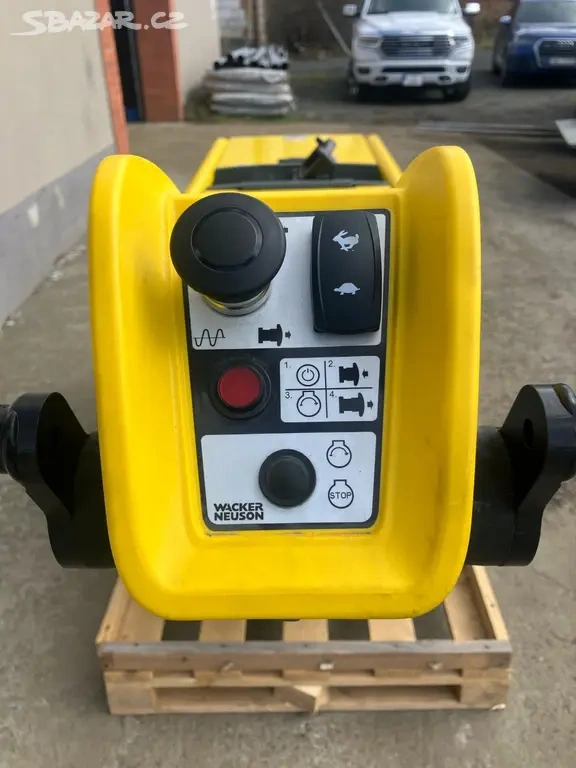 REVERZNÍ VIBRAČNÍ DESKA WACKER NEUSON DPU90 - 5