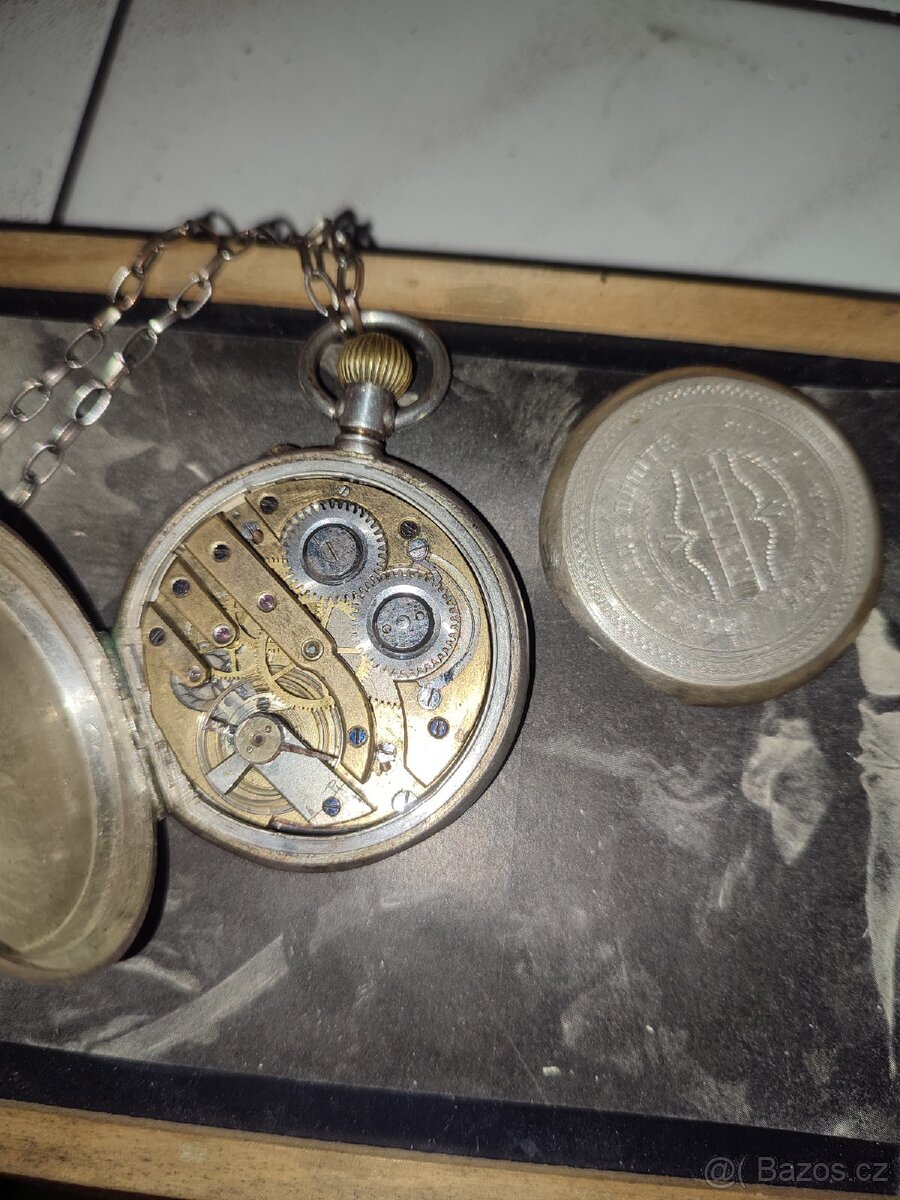 Prodám funkční kapesní stříbrné hodinky Geneve - 5