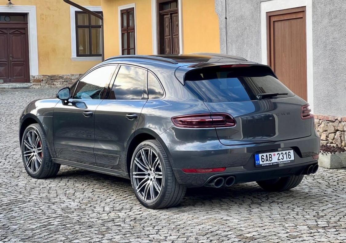 2016 Porsche Macan Turbo Performance - 5