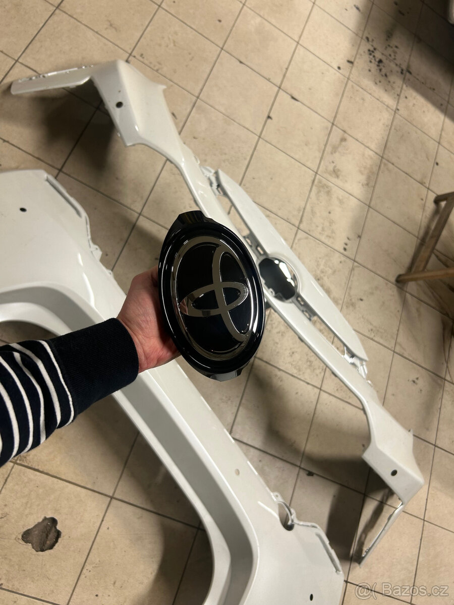 Nárazníky a znak na Toyotu Yaris GR - 5