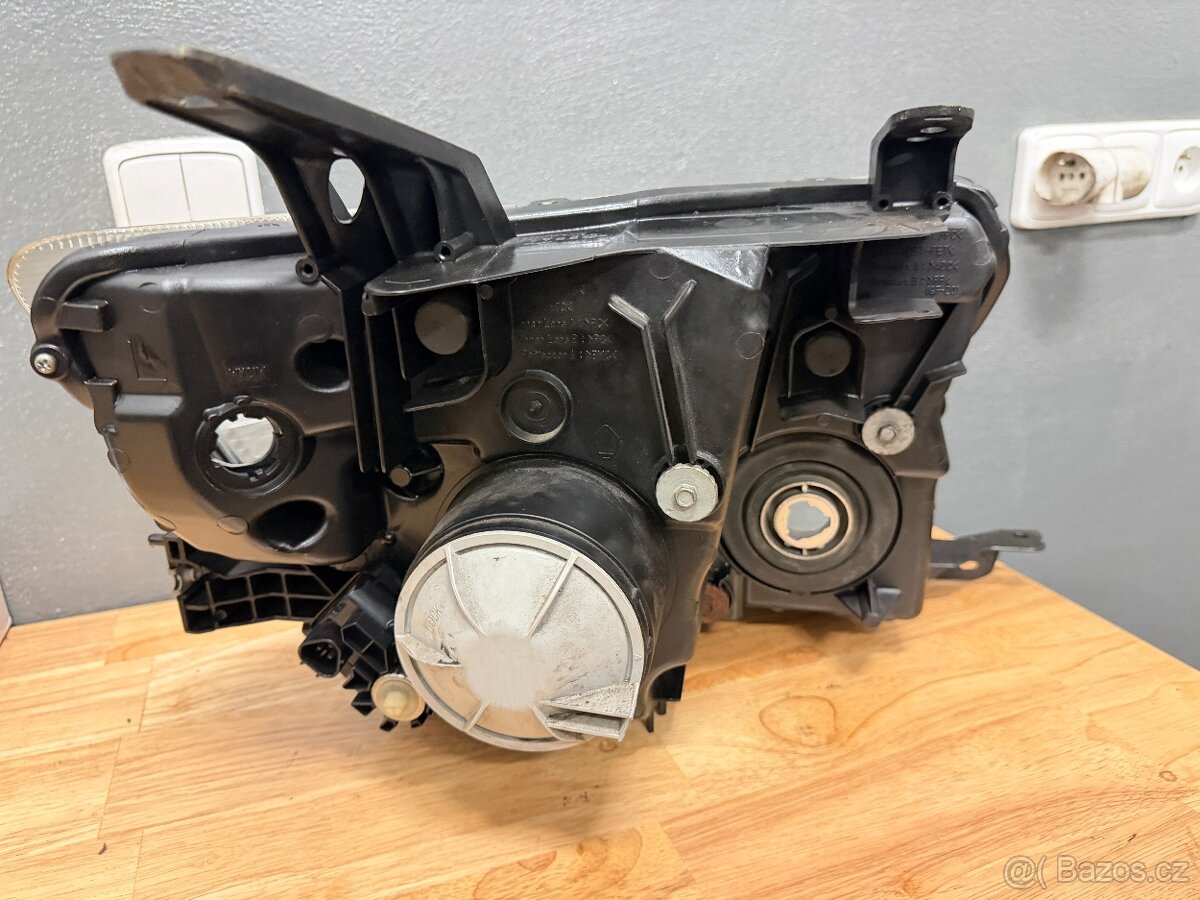 Světlomety Mitsubishi Pajero facelift 2012–2021 - 5