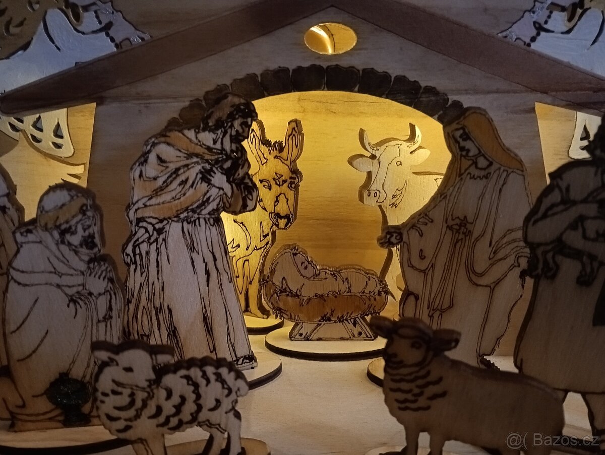 dřevěný betlém ručně malovaný osvětlený - 5