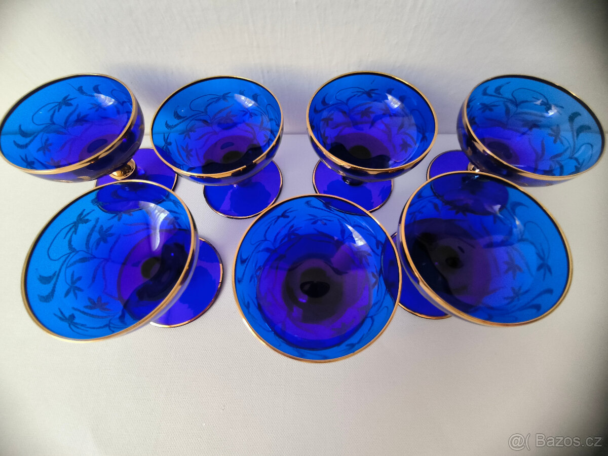 Sklenička modrá 7x, zlatě vyryté - 5