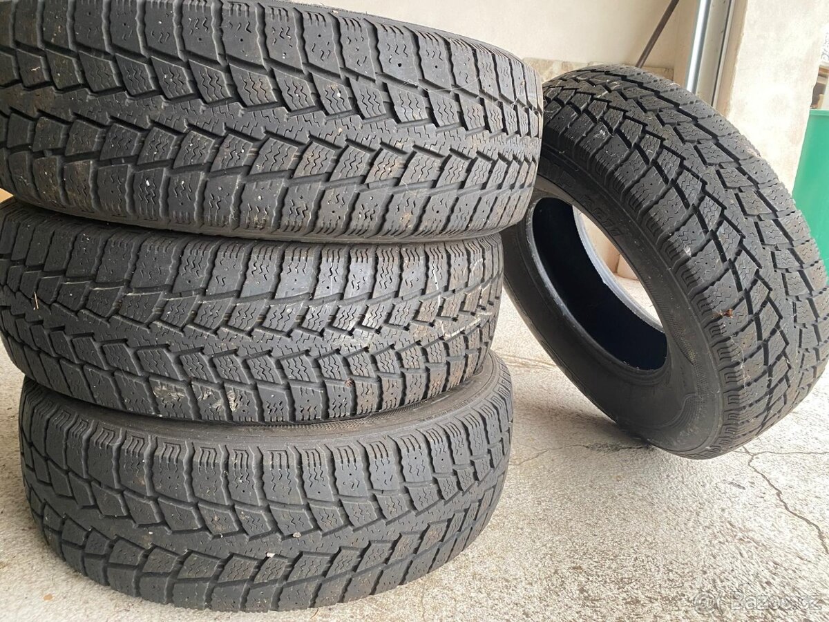 Kumho Power Grip KC11 235 75 15 SUV Offroad