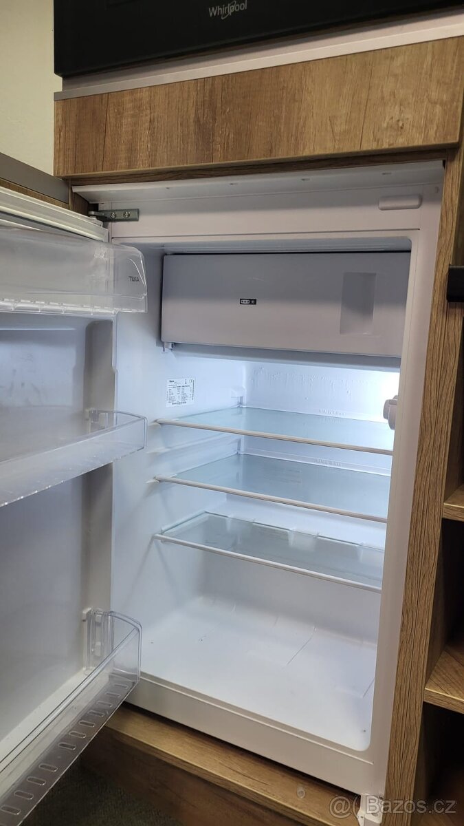 Zánovní kuchyň se spotřebiči lednička, myčka, mikrovlnka - 5