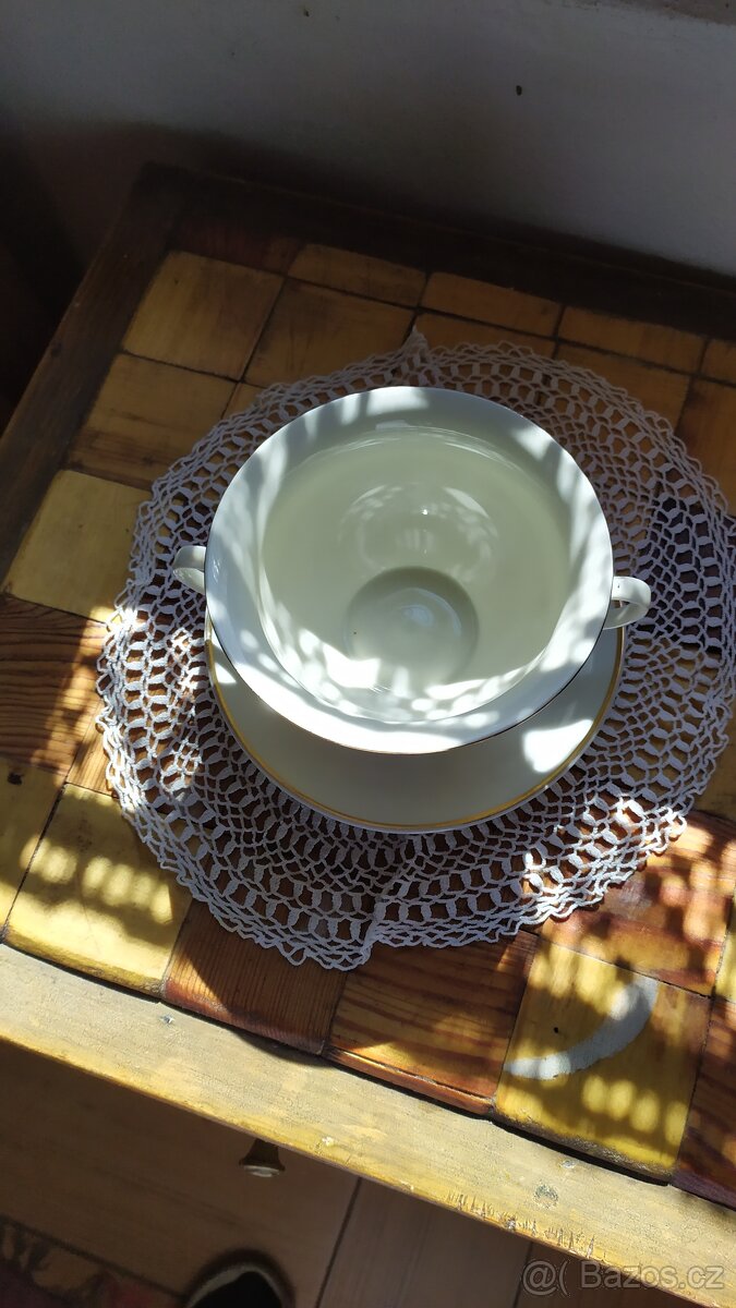 Starožitný hrneček s talířkem - 5