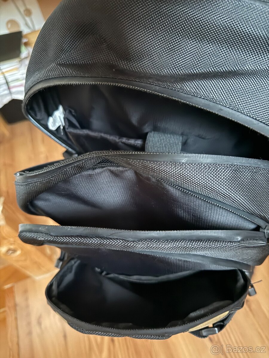 Prodám školní batoh Baagl SKATE BACKPACK GOLD - 5