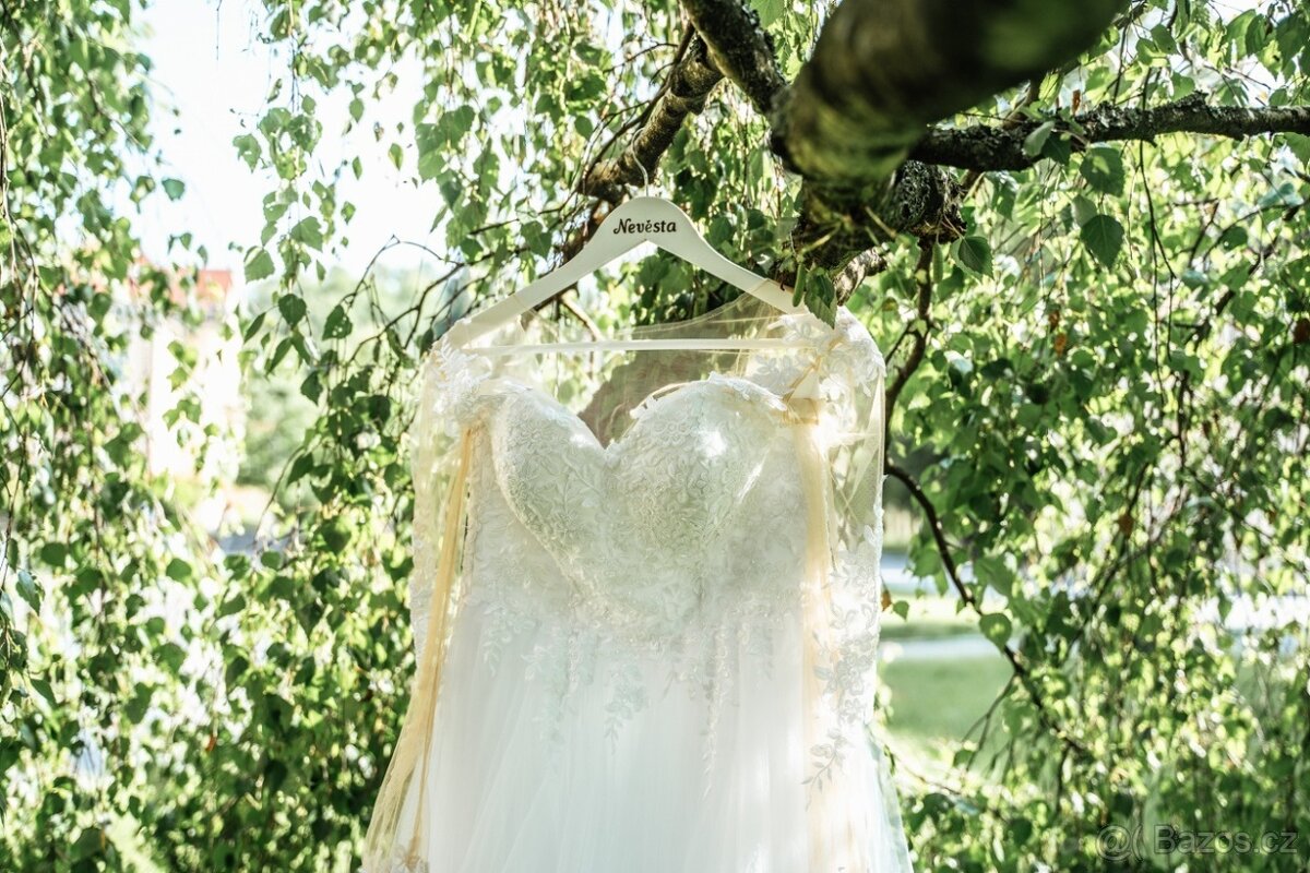 Svatební šaty s krajkou - 5