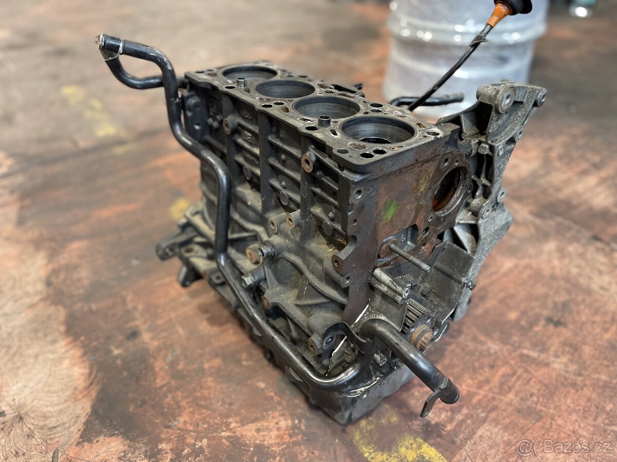Blok - spodek - motoru 2.0 TDi kód motoru AZV - BKD - 5