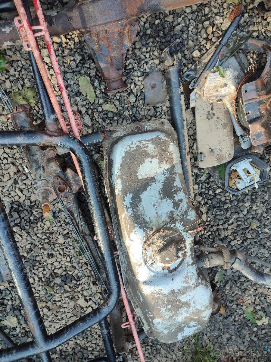 Prodám Nissan 2.5D - 5