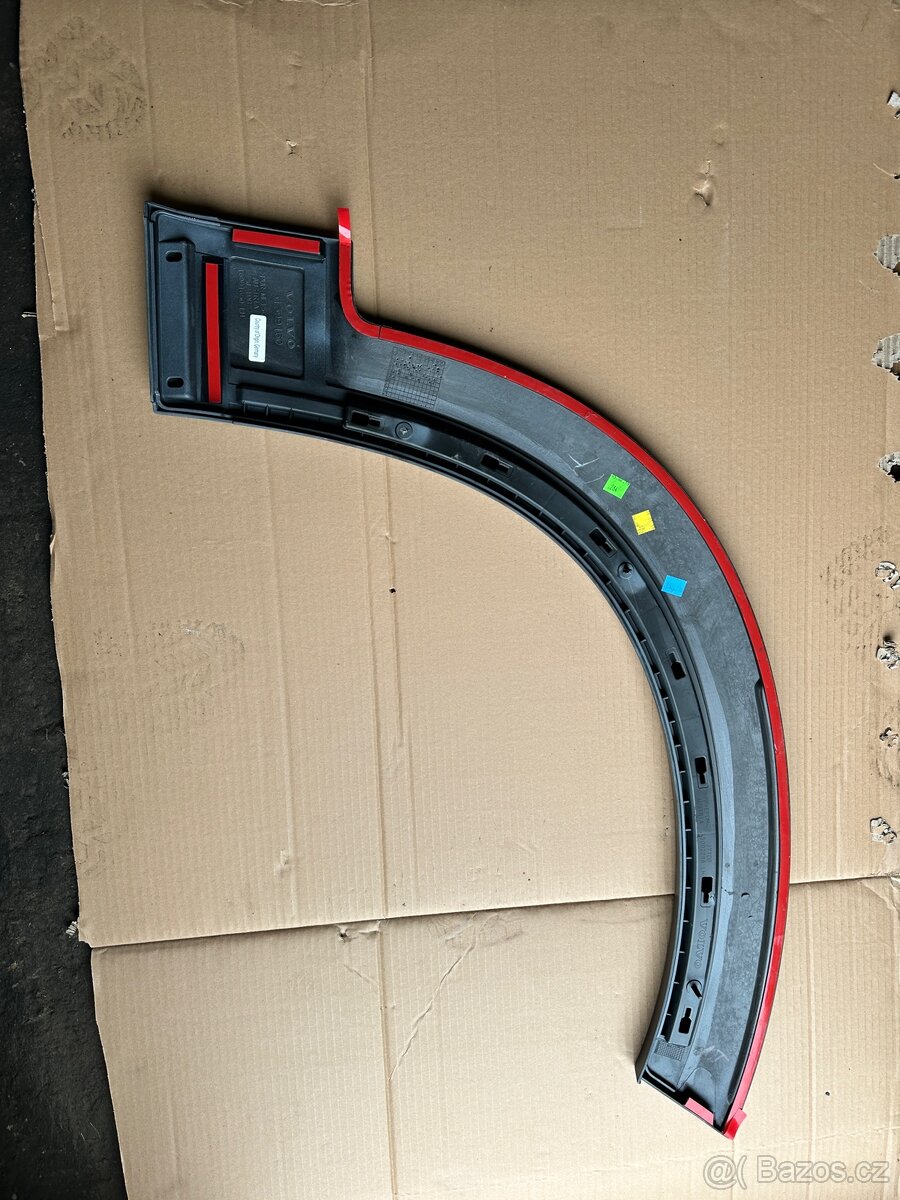 Volvo XC90 II - lem předního blatníku - 5
