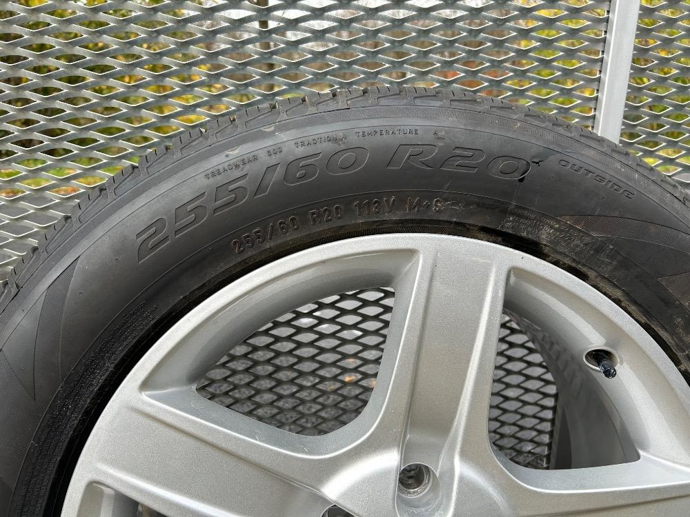 Originál Alu kolo Land Rover / Defender R20 - 255/60/20 - 5