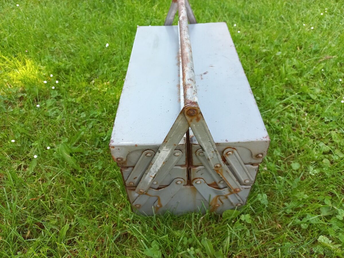 Prodám plechovou basu na nářadí - 5