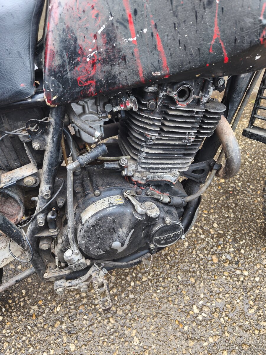 Suzuki DR 500