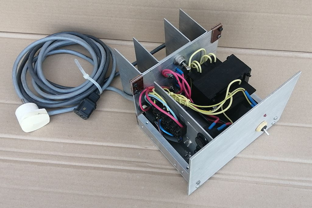 Stabilizovaný napájecí zdroj 12V - 5