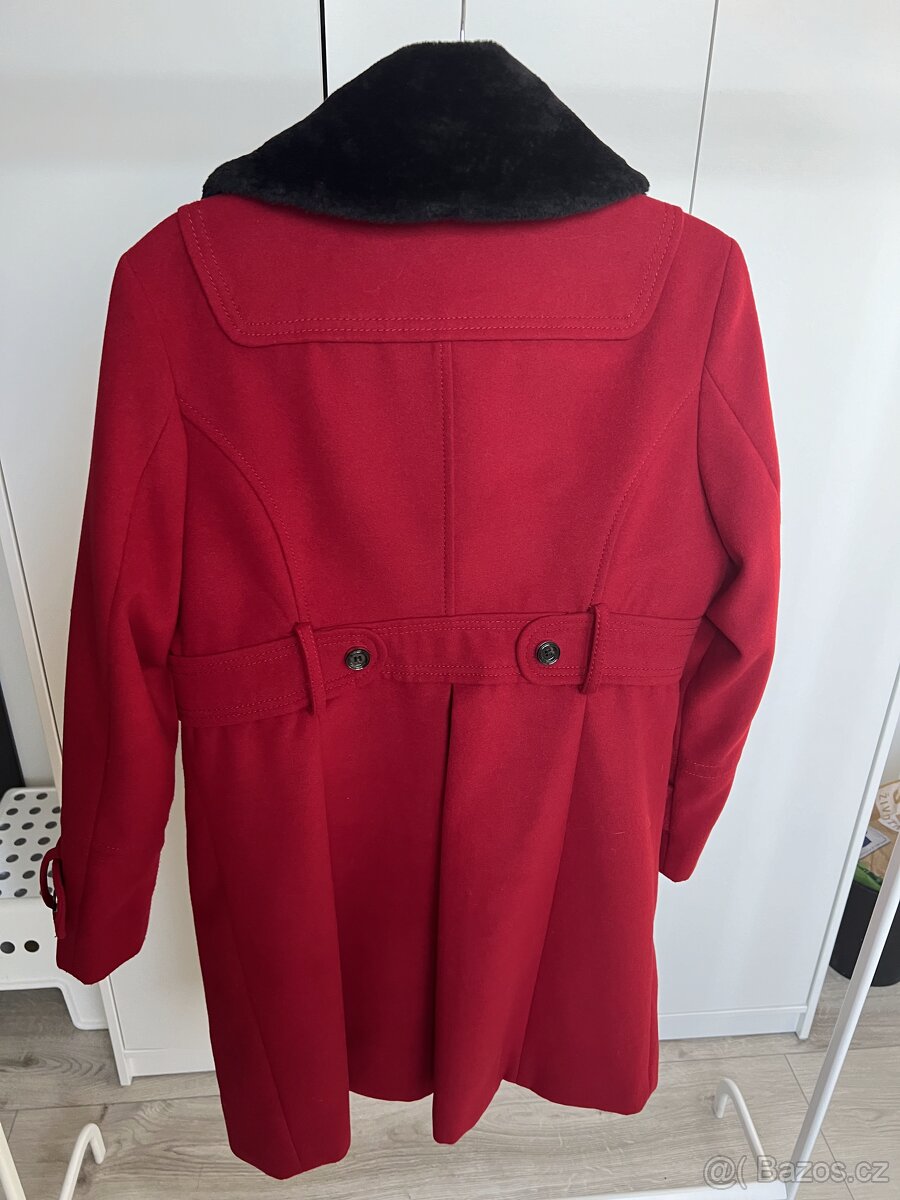 Červený zimní kabát - 5