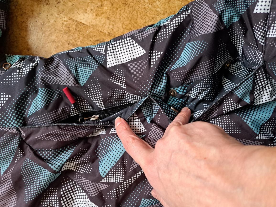 teplá zimní bunda s odepínací kapucí na zip, vel. M - 5