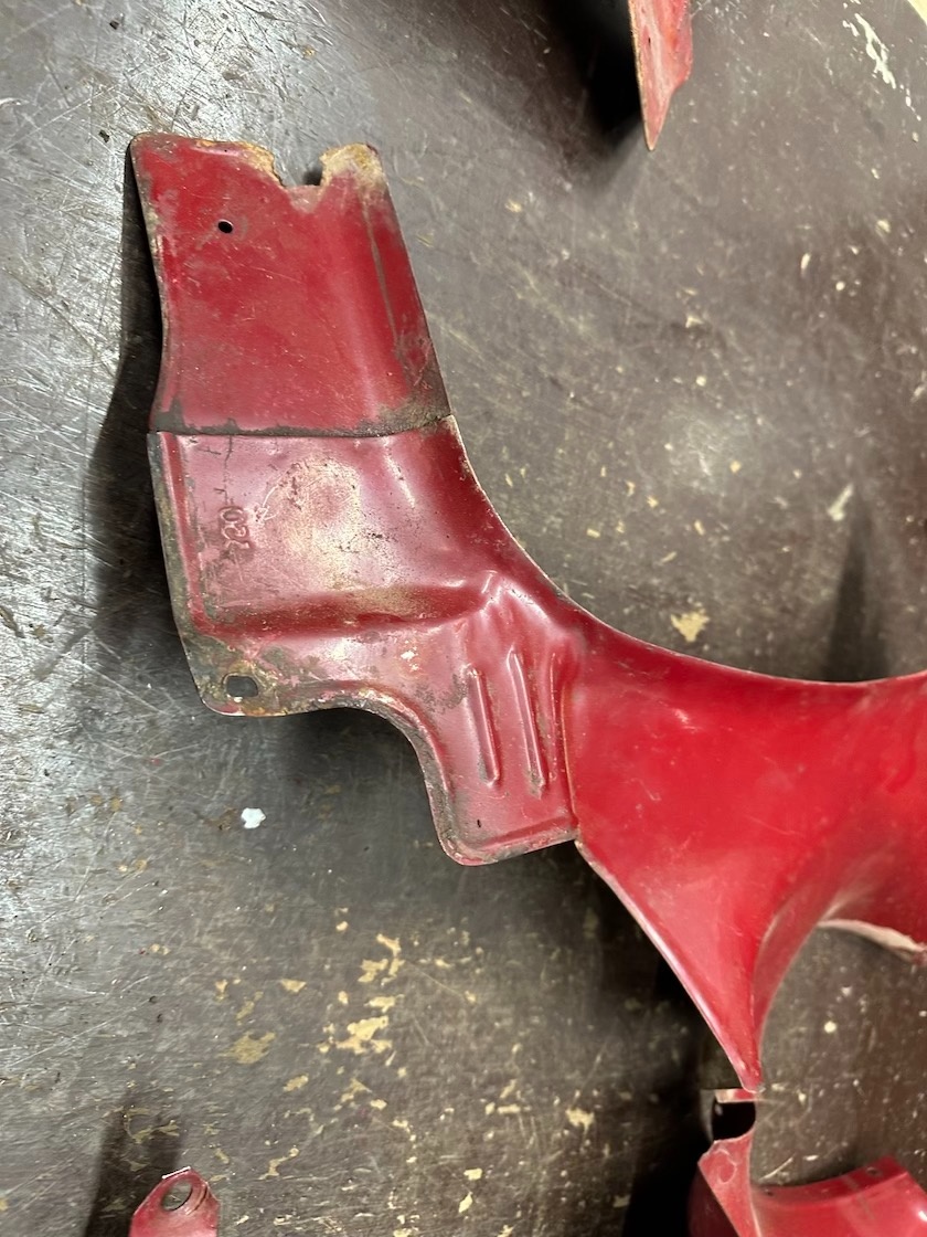 Predám podsedlové plechy JAWA 350/360 361 - 5