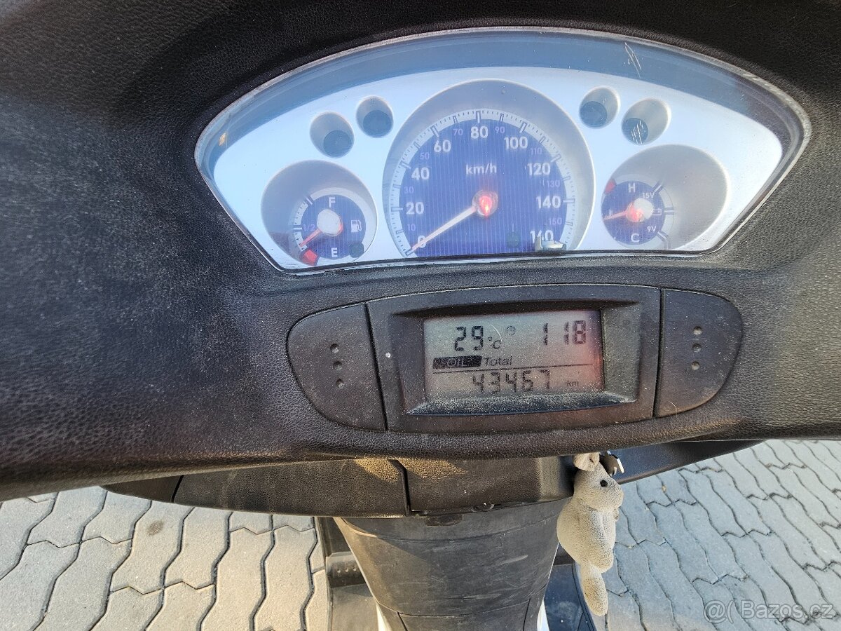 Yamaha versity 300 - 5