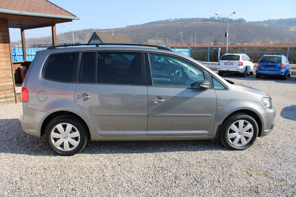 Volkswagen Touran 2.0TDI, r.v.2011 KLIMATRONIK XENONY - 5
