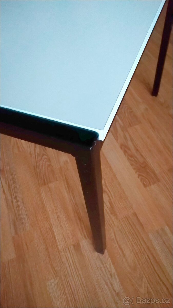 Stolek malý, stabilní, deska bílá - 5