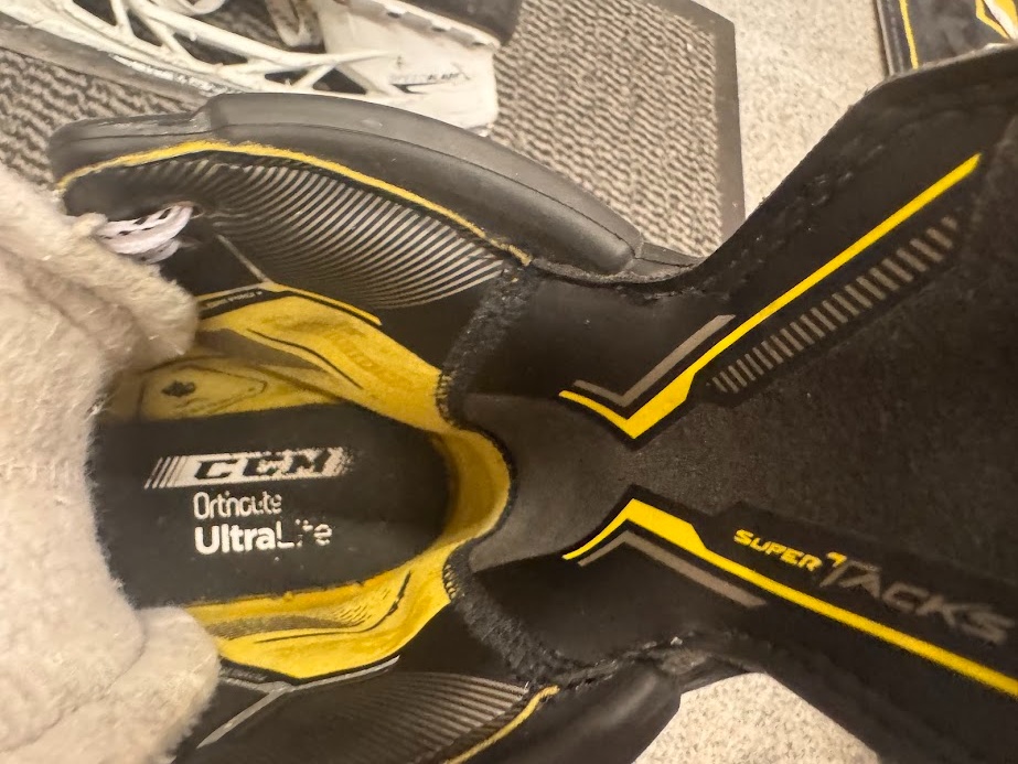 BRUSLE CCM SUPERTACKS AS3, vel. 42,5/7,5 D - 5