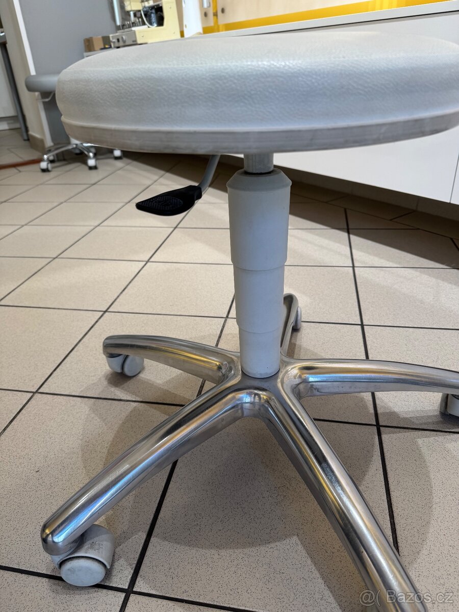 Zdravotní profesionální otočné židle, kožené. TOP STAV - 5