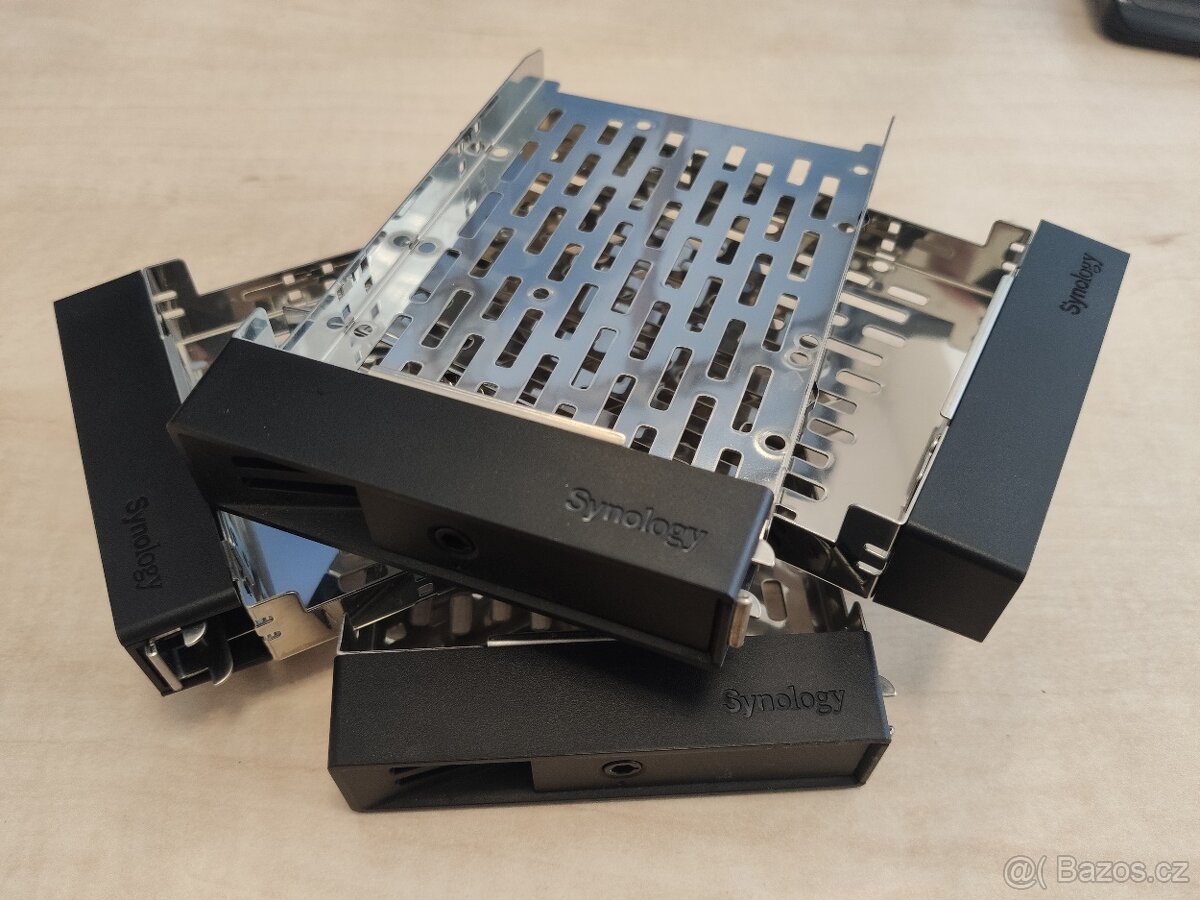 Synology rámečky na 2,5/3,5" disky - 5