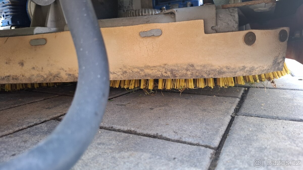 Podlahový mycí stroj Nilfisk BR855 - 5