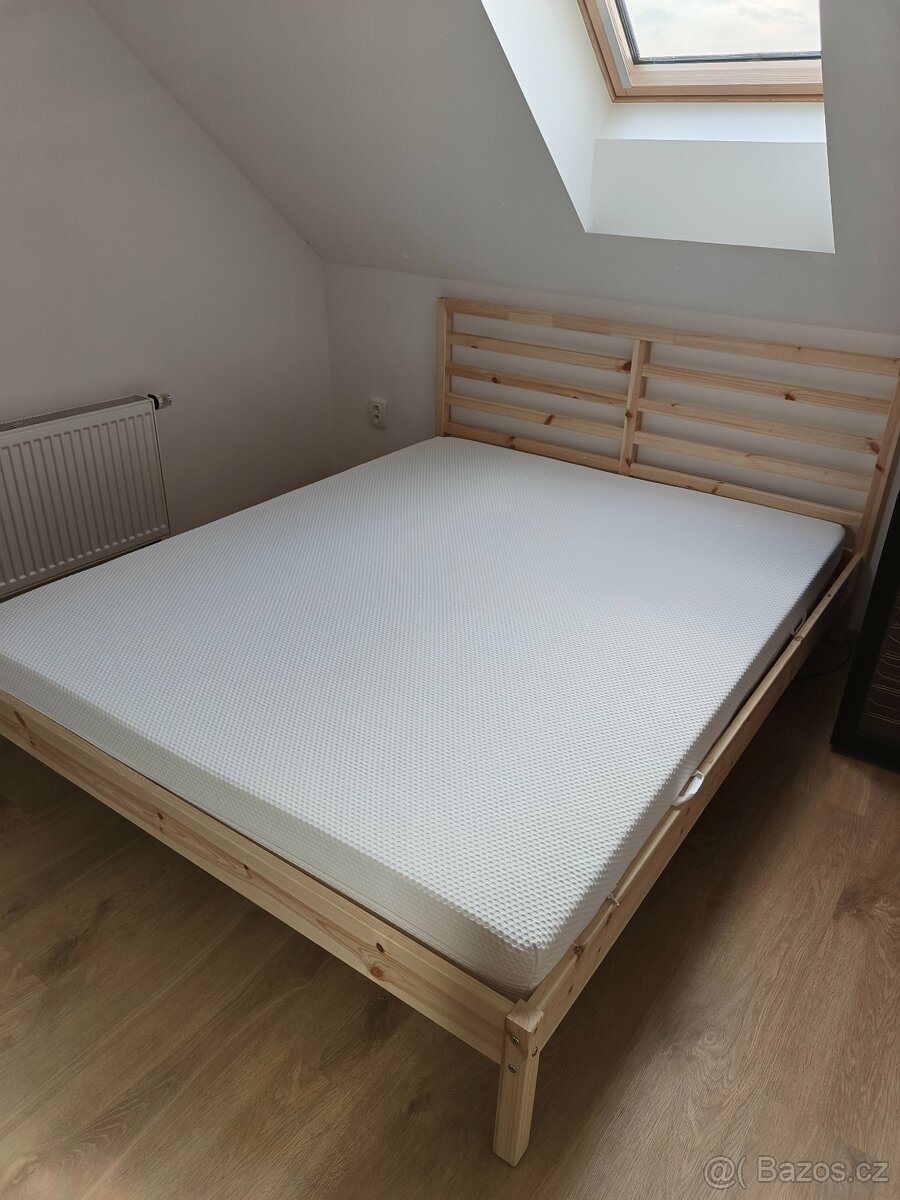 Postel s roštem a matrací - 5