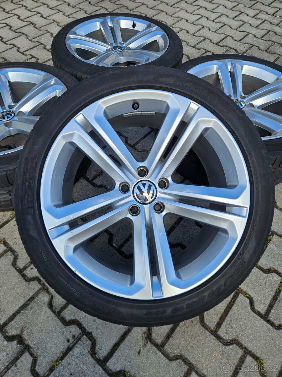Originální VW Mallory 5x112 Letní 255/40/19 - 5