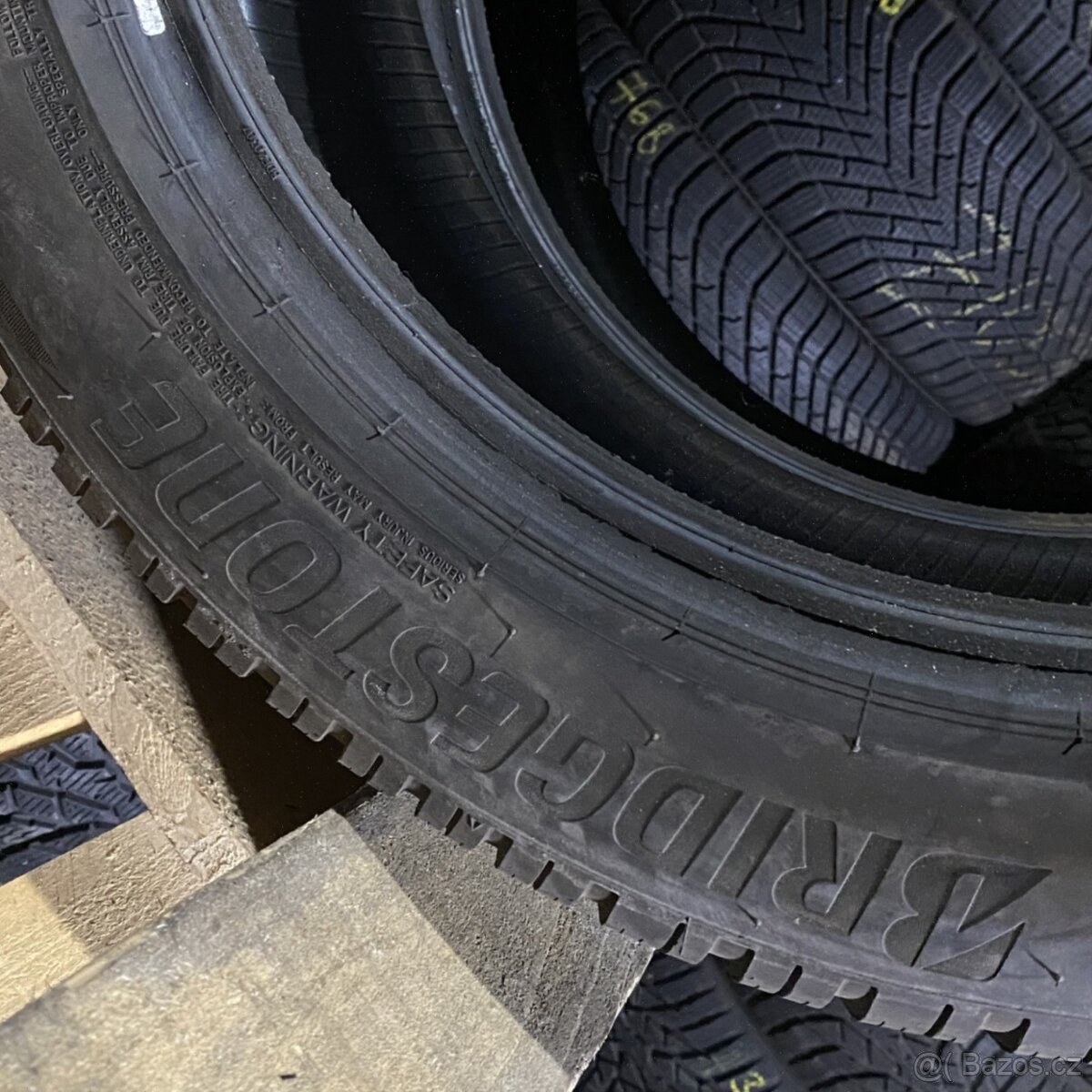 Zimní pneu 235/50 R19 103V Bridgestone 5mm - 5