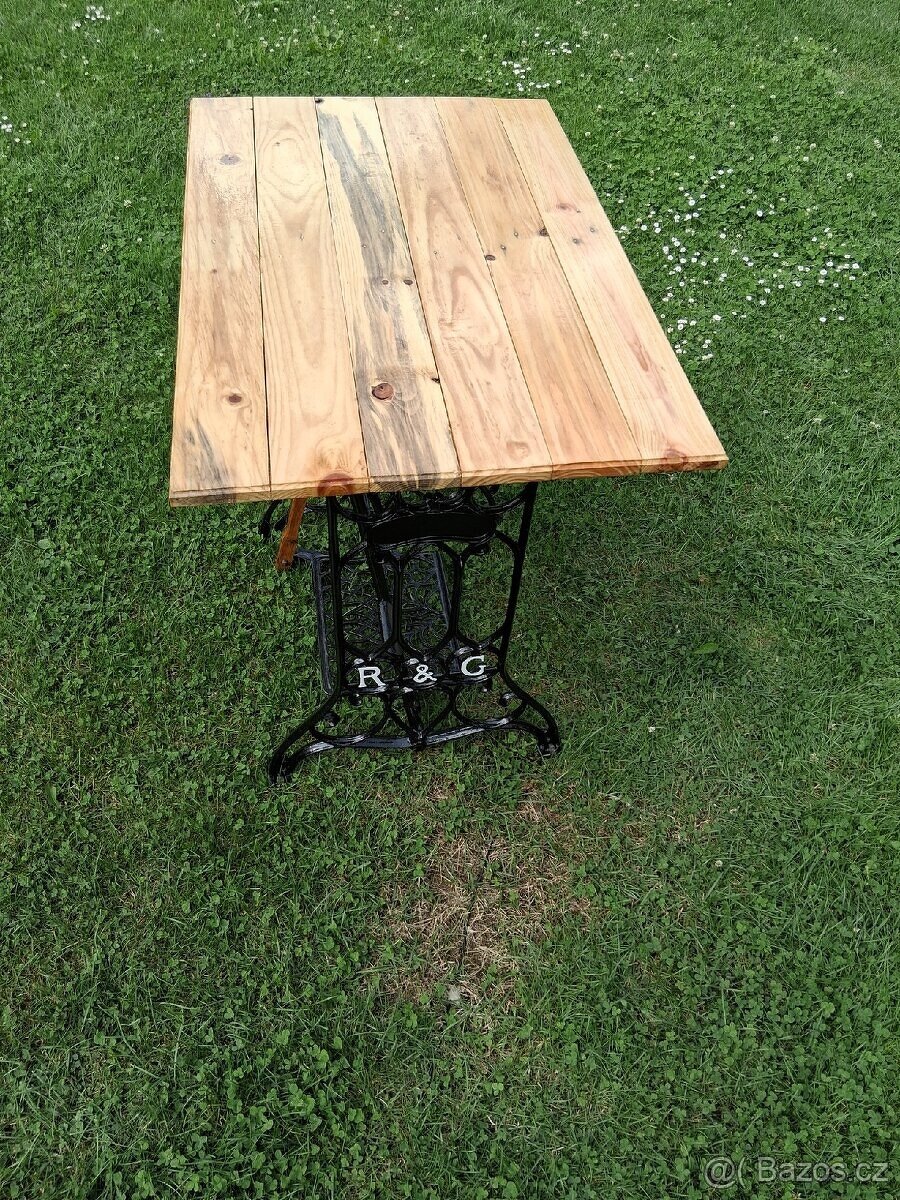 Stolek z šícího stroje - 5