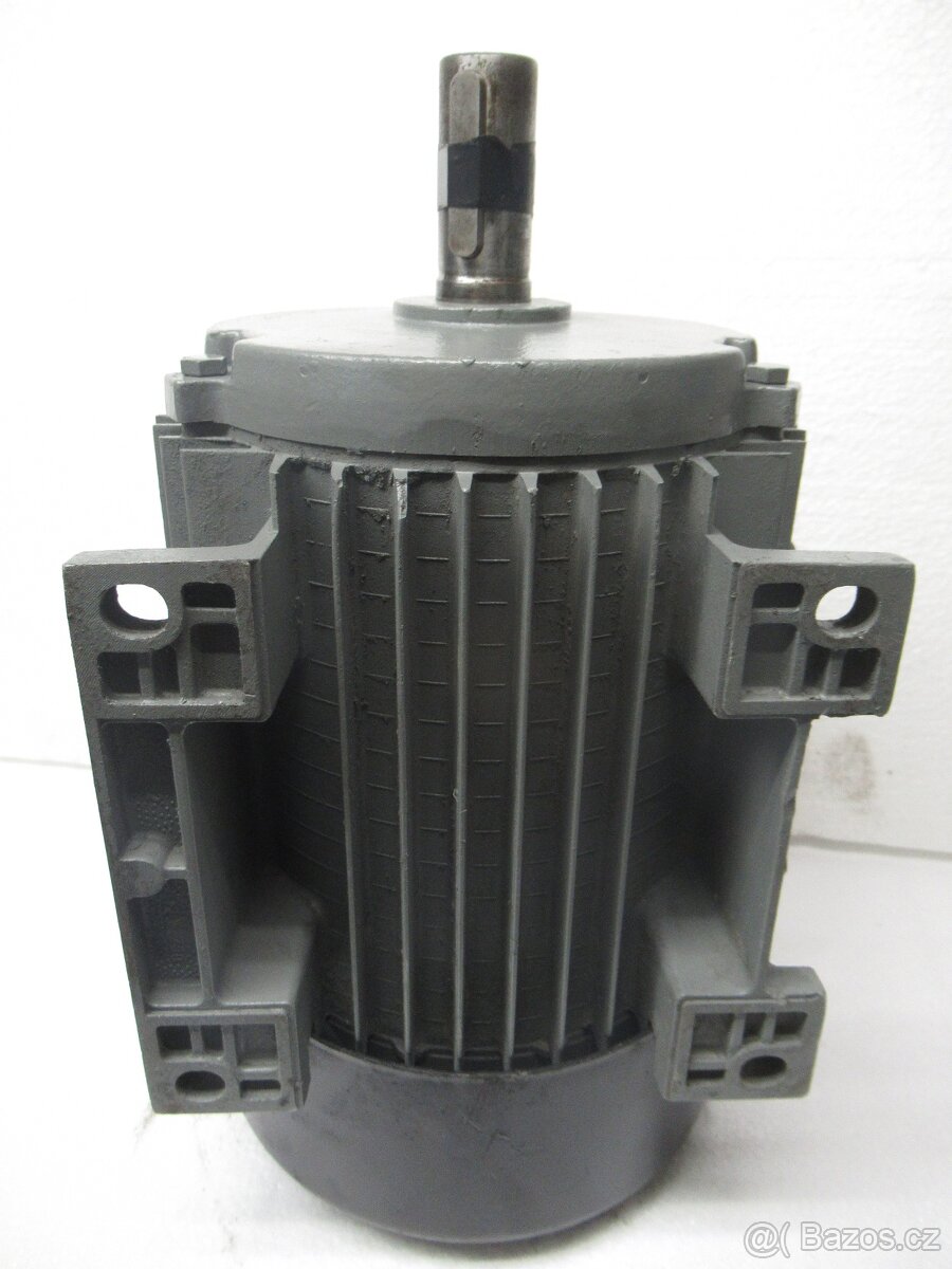 Patkový elektromotor 380V.2,2kw-2865ot.min.Mohelnice. - 5