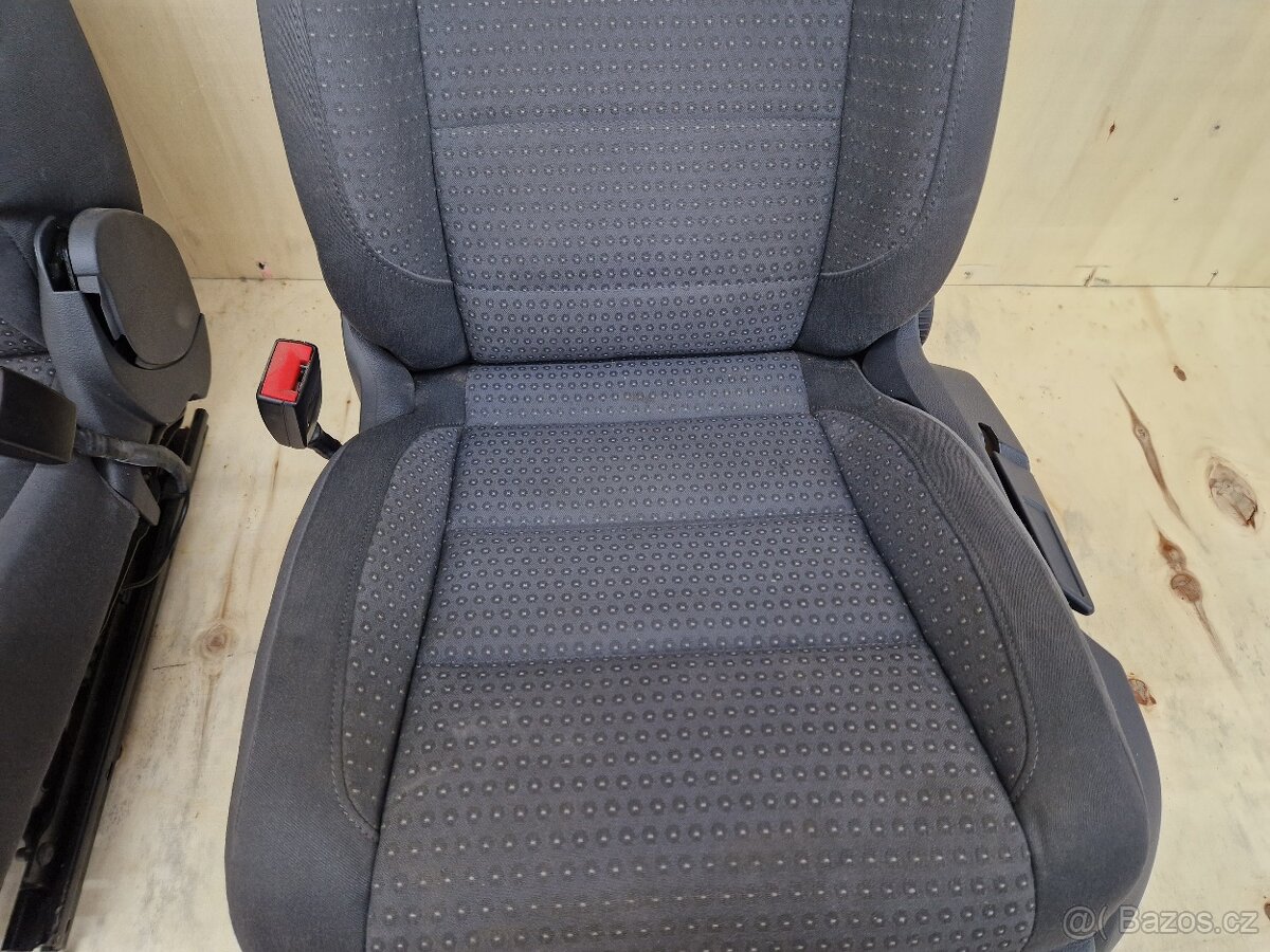 sedačky VW Touran - 5