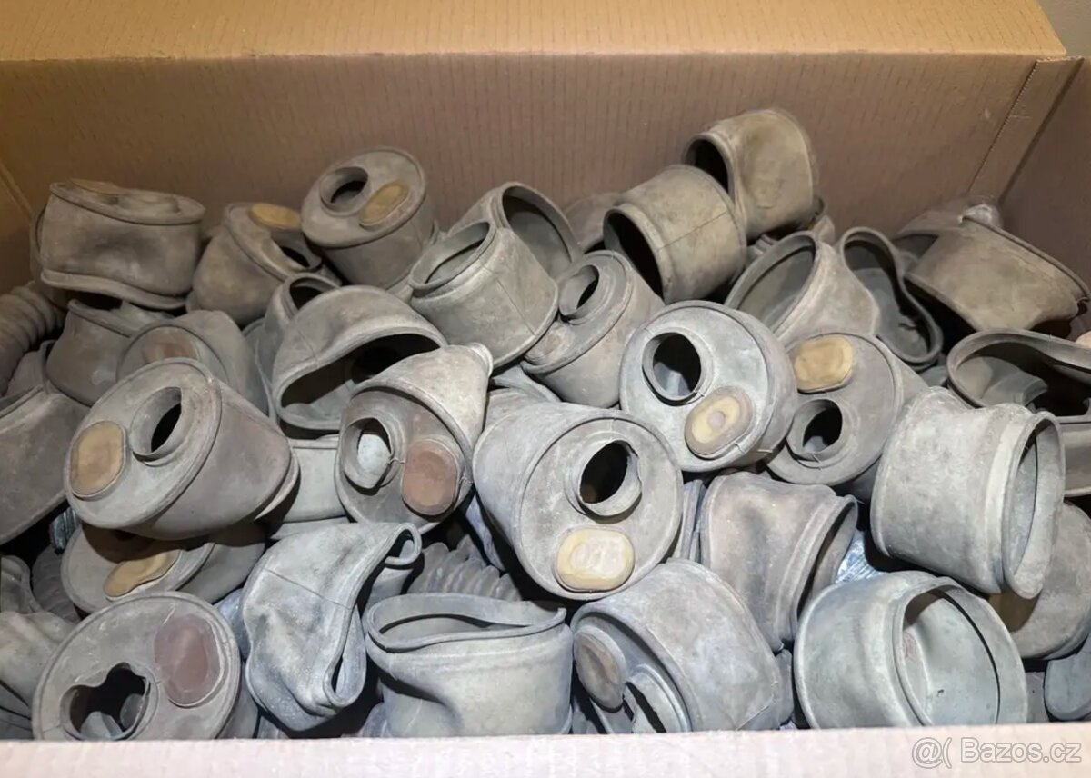 Sada starých plynových masek (100ks) - 5