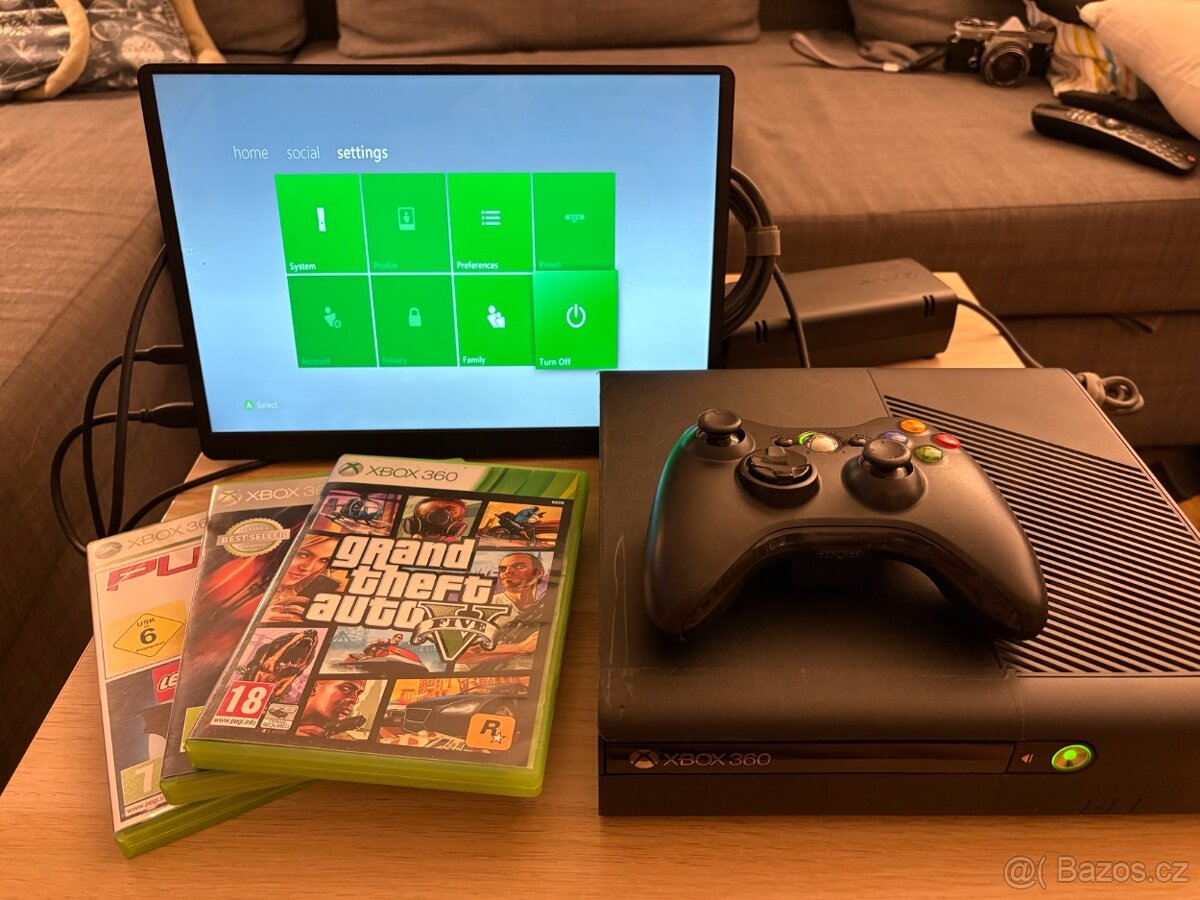 Herní konzole Xbox 360 E 250 GB (Stingray, Slim) + GTA V - 5