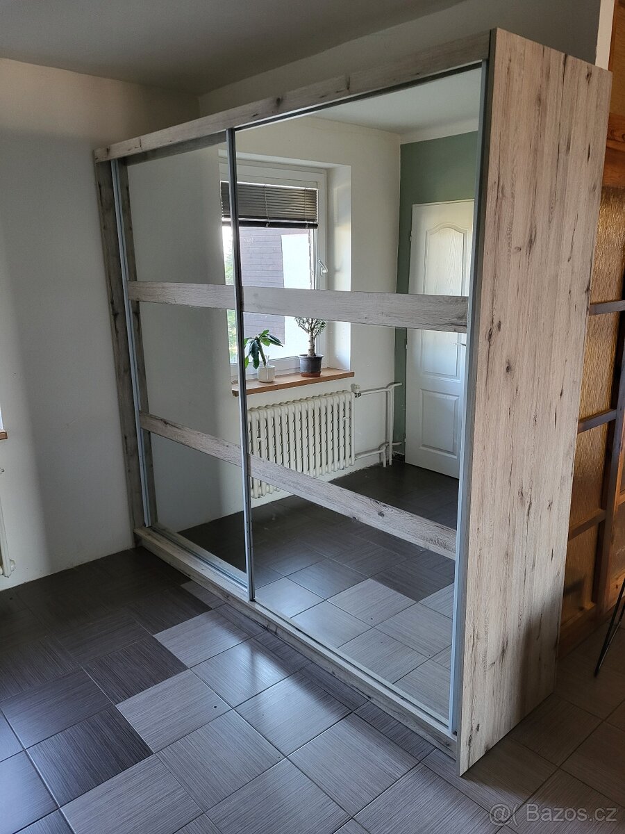 Šatní skříň - 5